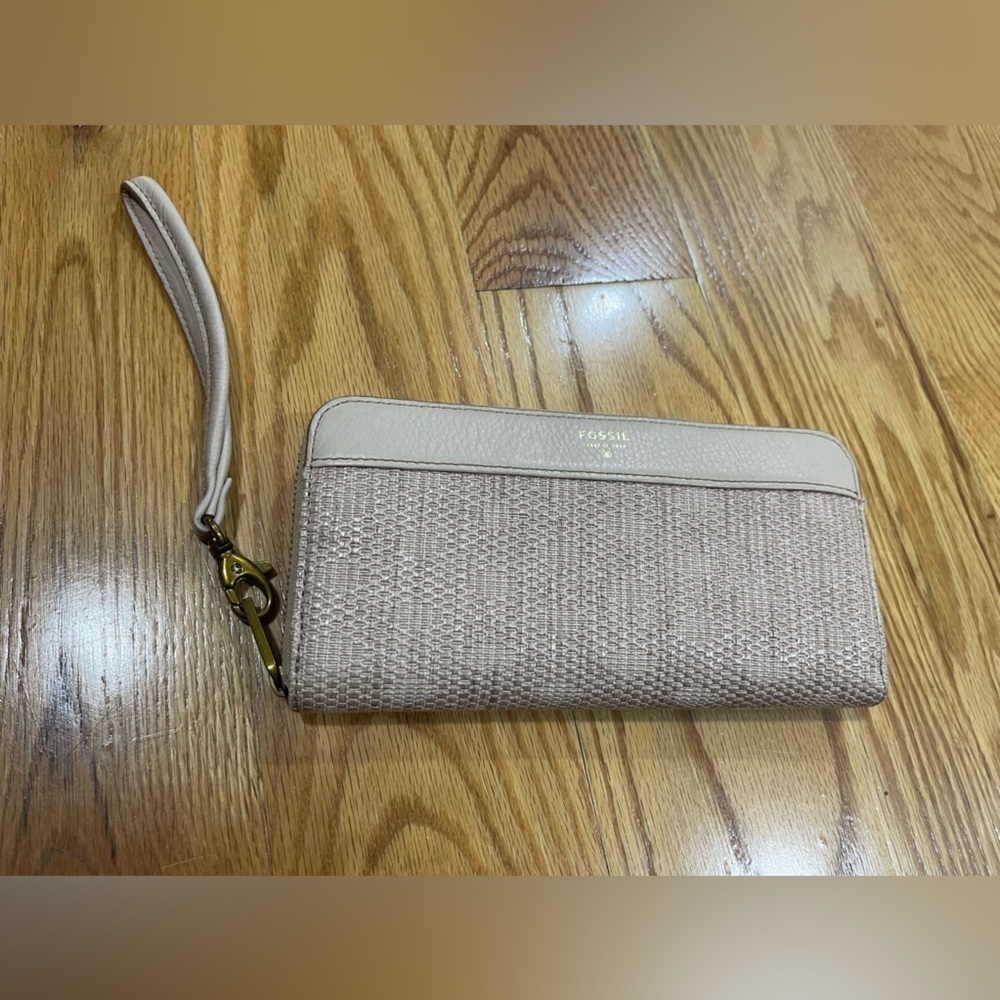 Fossil Zip Clutch Wallet Barely Pink Nude